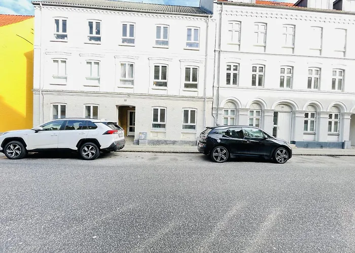 Aday - Awesome Central Ground Floor Apartment